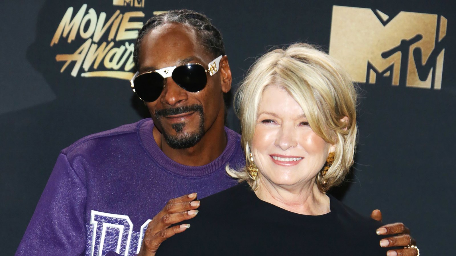 Martha Stewart Pokes Fun at Snoop Dogg Homemade Pizza