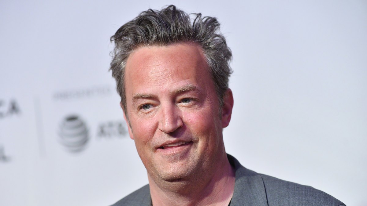 Matthew Perry Bakes Cookies in Quarantine