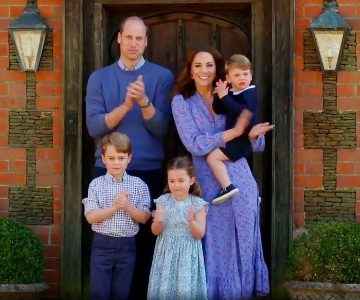 El príncipe William y la duquesa Kate lideran el aplauso para los cuidadores con el príncipe George, la princesa Charlotte y el príncipe Louis