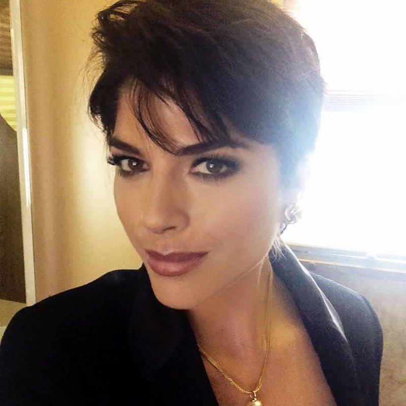 Selma Blair Looks Identical to Kris Jenner in a Cropped Wig