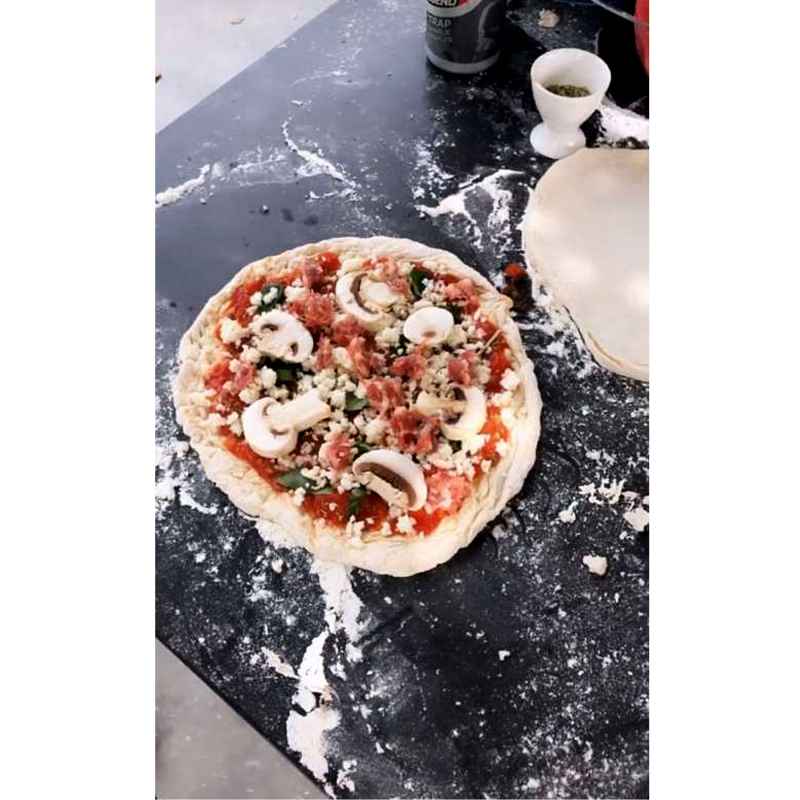 Stars Making Pizza Chrissy Teigen