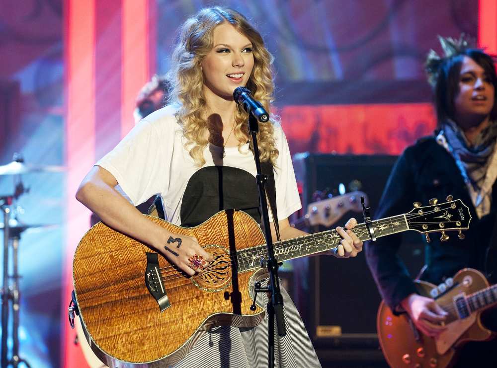 Taylor Swift performing in 2009 Taylor Swift Claims Her Former Label Is Putting Out an Album Featuring Her Live Songs