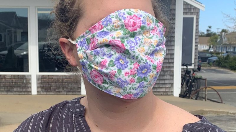 Amy Schumer face mask