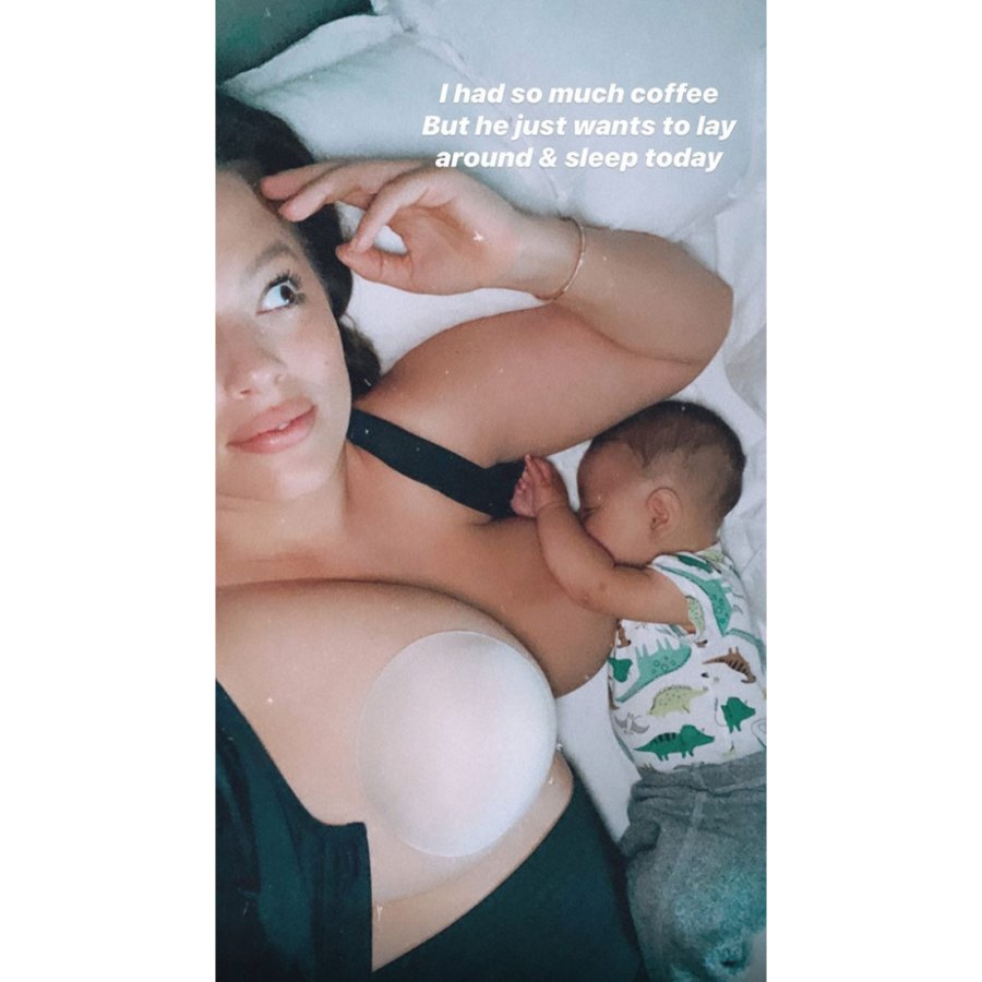 Ashley Graham breastfeeding