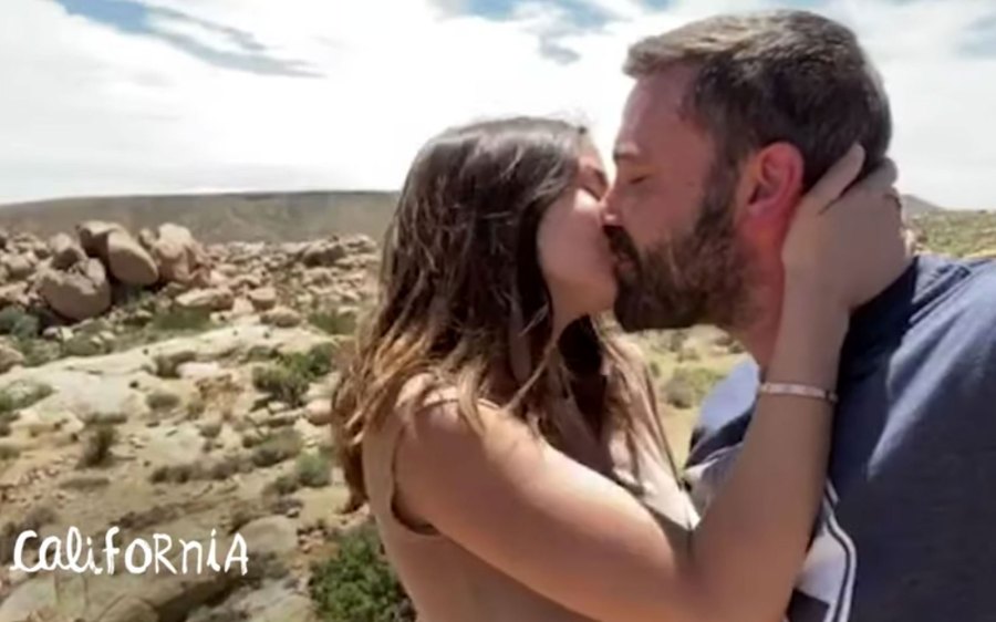 Ben Affleck and Ana de Armas Kiss YouTube Video