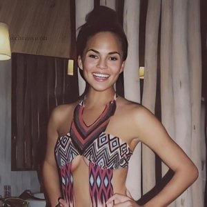See Chrissy Teigen’s BTS Polaroids From 2013 ‘SI Swimsuit’ Fittings: Pics