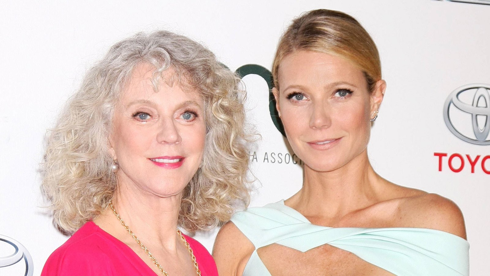 Gwyneth Paltrow and More Stars Read Hilarious Texts From Their Moms