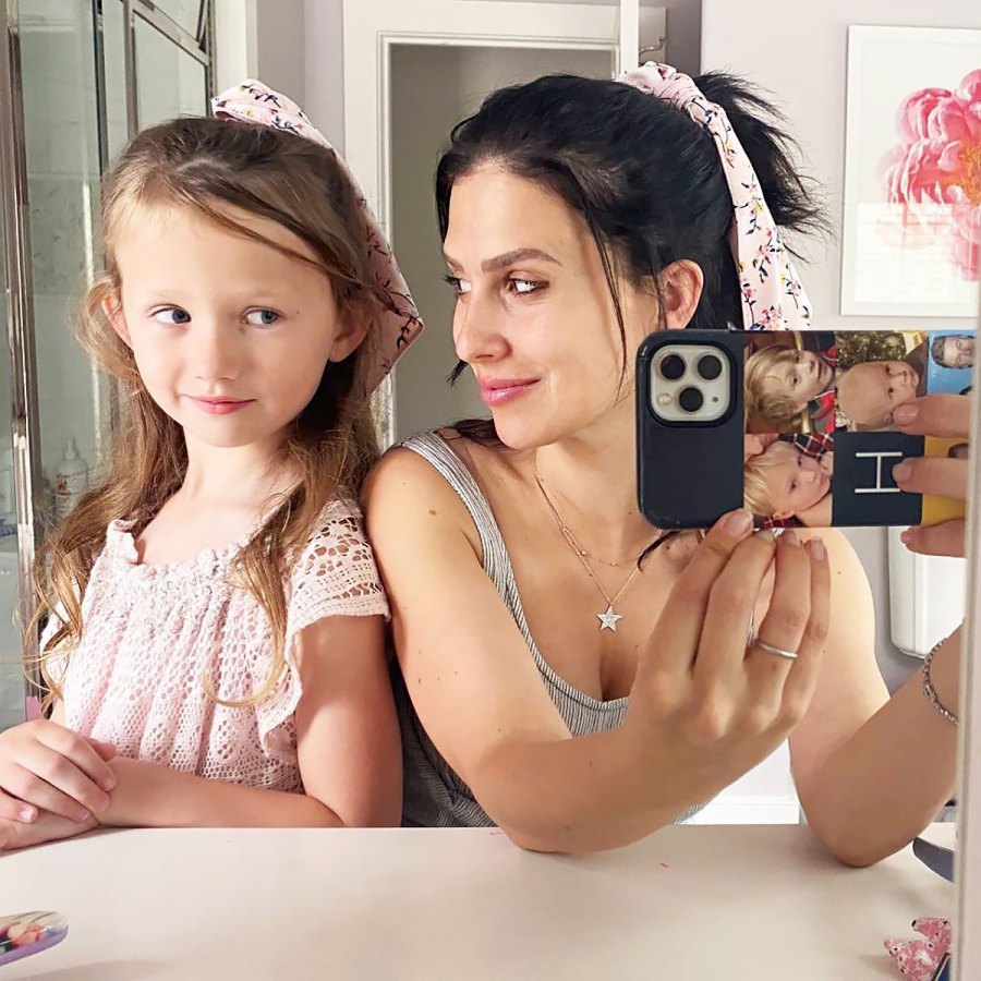 Hilaria Baldwin and 6-Year-Old Daughter Carmen Twin in Mirror Selfie