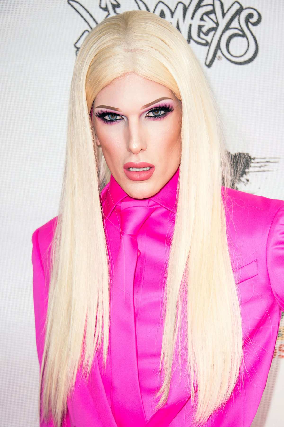 Switching Lives with Jeffree Star 