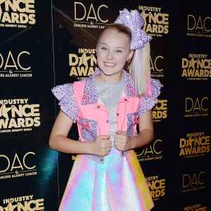 Jojo Siwa Reveals Her Favorite Bow Weighs Colorful Outfit