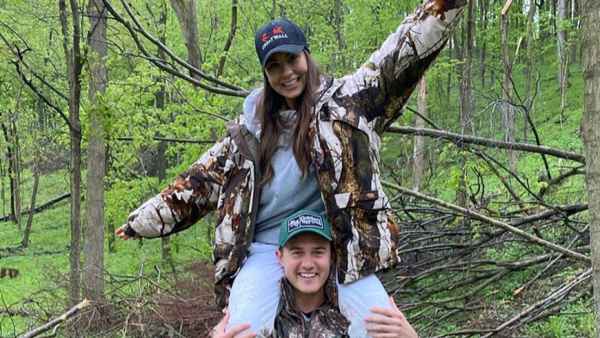 Kelley Flanagan and Peter Weber Cling to Each Other in New Video