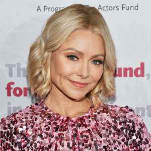 Kelly Ripa Says She Deserves a Makeup Emmy for Hiding Her Stye
