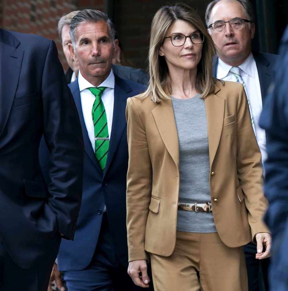 Lori Loughlin Mossimo Giannulli to Plead Guilty in College Case