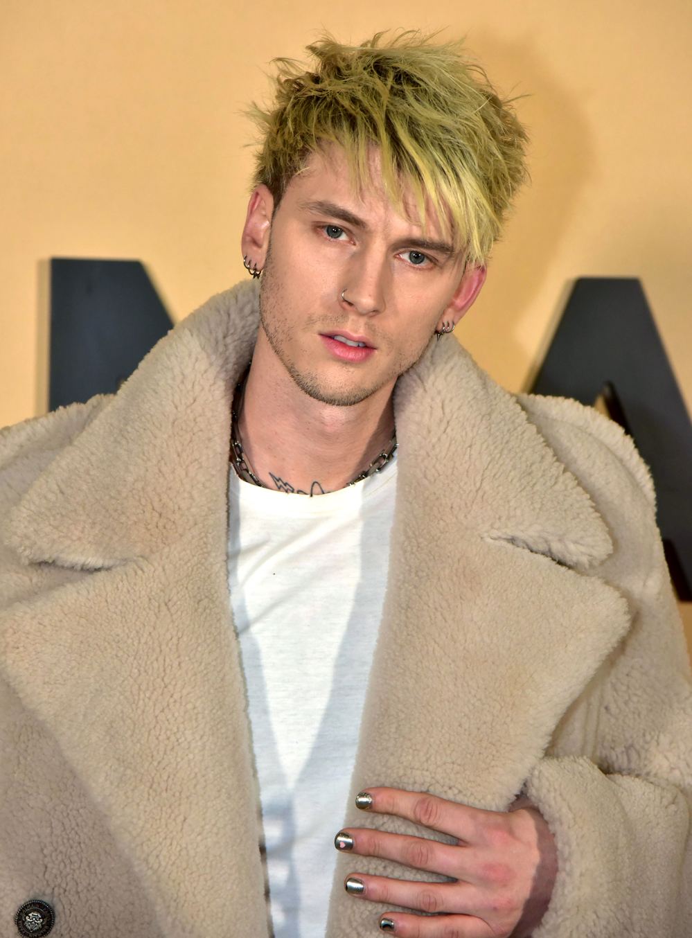 Machine Gun Kelly ‘Looked Romantic’ With Mystery Woman Days Before Megan Fox Hookup News