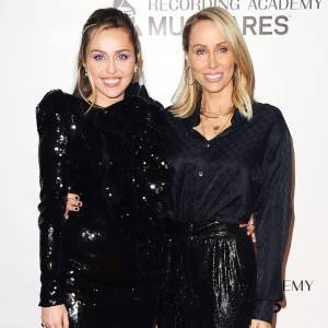 Miley Cyrus' Mom Tish Cuts Her Hair Into a Punky Pixie in Quarantine