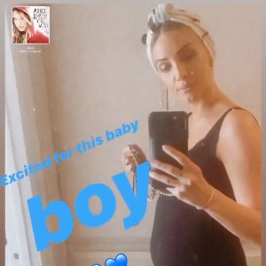Pregnant Ashlee Simpson Dances to Boys and Shows Baby Bump
