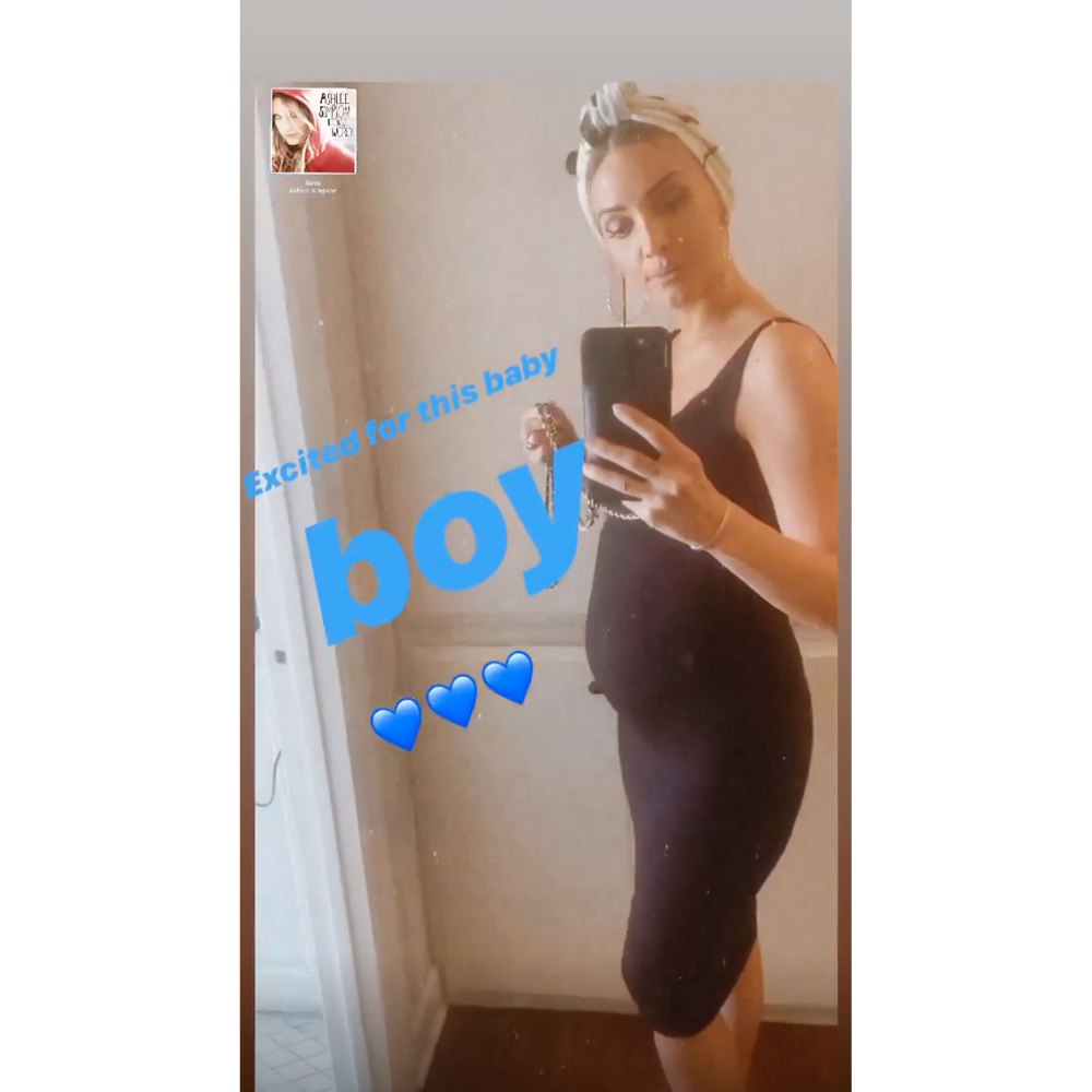Pregnant Ashlee Simpson Dances to Boys and Shows Baby Bump