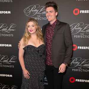 Pretty Little Liars Sasha Pieterse Pregnant Expecting 1st Child With Husband Hudson Sheaffer