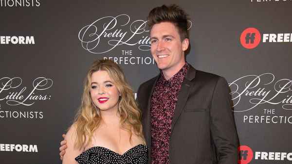Pretty Little Liars Sasha Pieterse Pregnant Expecting 1st Child With Husband Hudson Sheaffer