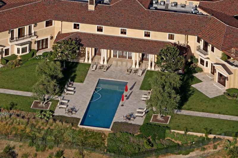 Prince Harry Meghan Markle Are Living in Tyler Perry Los Angeles Mansion Amid Quarantine