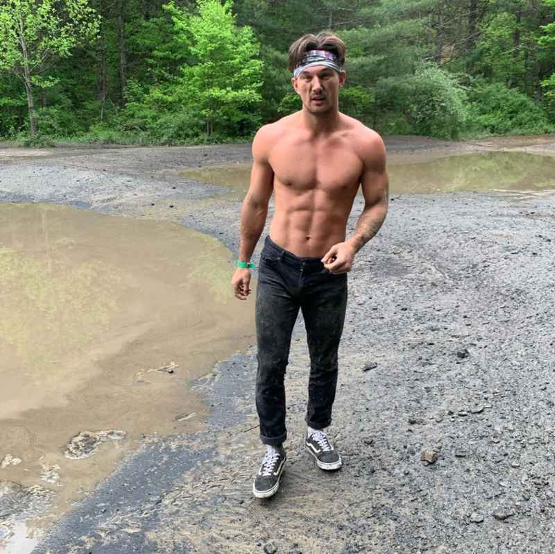 Tyler Cameron Shares Shirtless Pics as He Posts About 'Finding My Own Way'