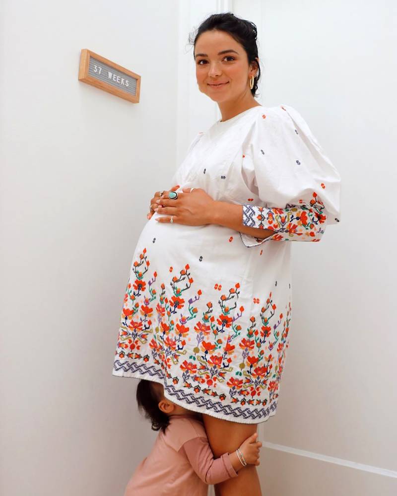 ‘Bachelor’ Alum Bekah Martinez’s 2nd Pregnancy Pics: Baby Bump Album
