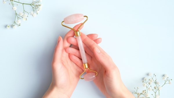rose quartz facial roller