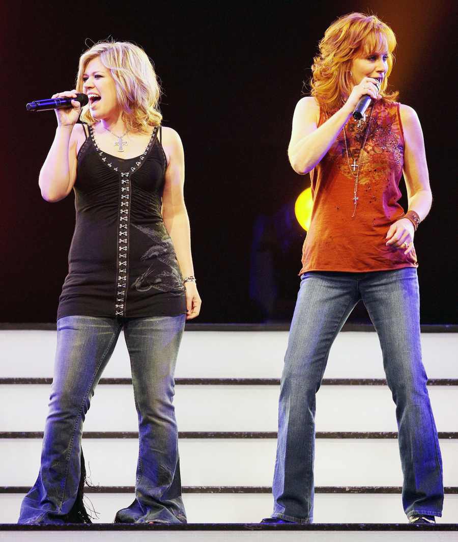 Kelly Clarkson and Reba McEntire Performing in 2008 Inside Kelly Clarkson Close Bond With Estranged Husband Brandon Blackstock Former Stepmom Reba McEntire