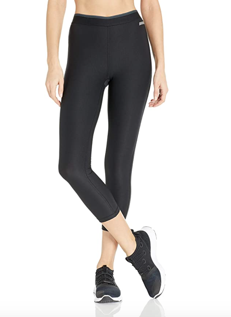 Amazon Essentials Women's Elastic Waist Performance Capri Legging (Black)