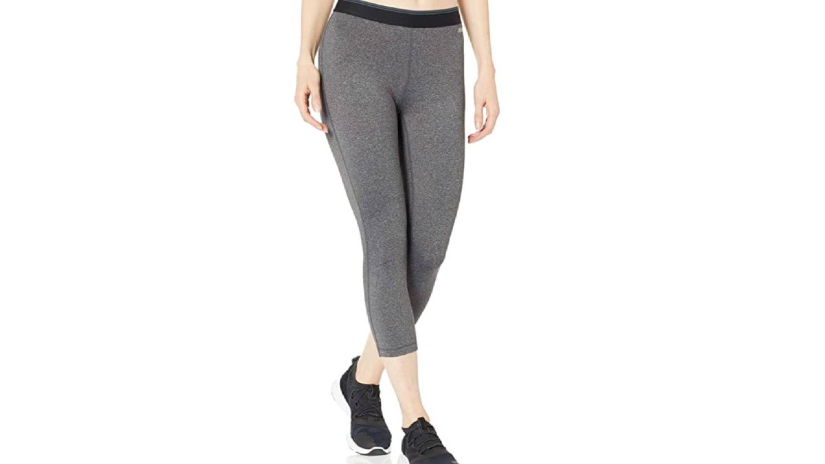Amazon Essentials Women's Elastic Waist Performance Capri Legging