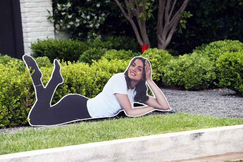 Ben Afflecks Kids Put a Cardboard Cutout of Girlfriend Ana de Armas on His Lawn