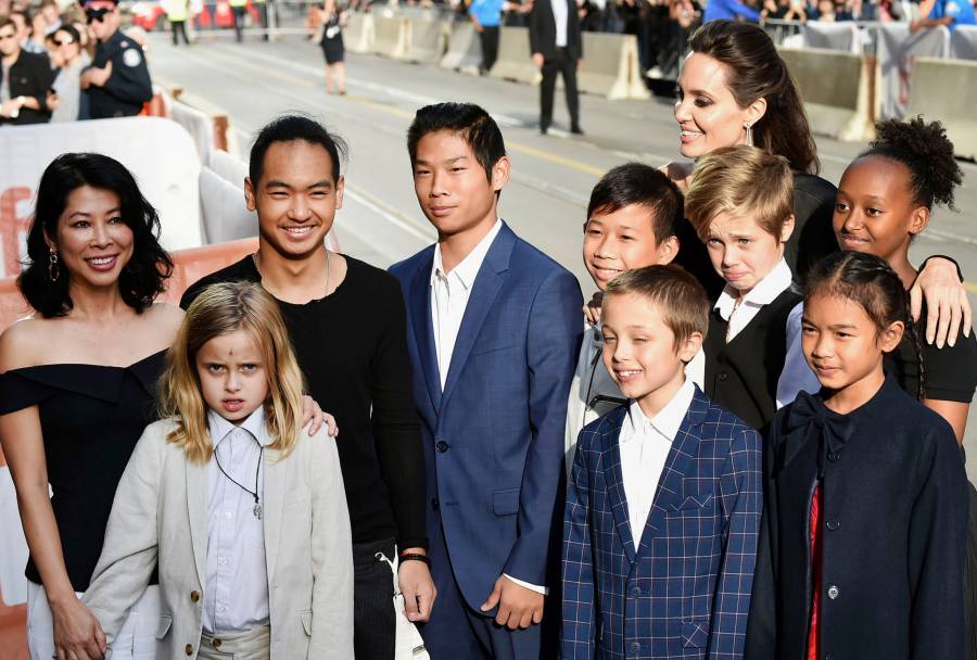 See Brad Pitt Angelina Jolie Family Album Pics With 6 Kids