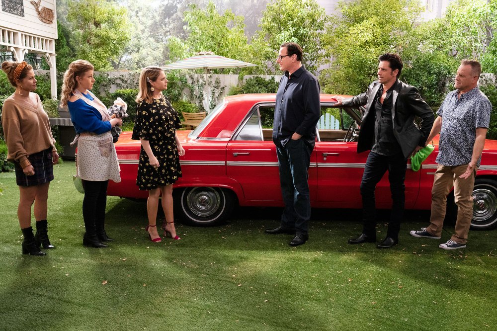Candace Cameron Bure Jodie Sweetin Andrea Barber Bob Saget John Stamos Dave Coulier Fuller House Explains Aunt Becky Absence After Lori Loughlin Exit