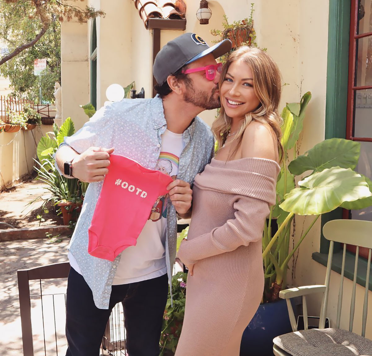 The Ultimate Compilation of Celebrity Moms' Mind-Blowing Gender Reveals: Unveiling the Most Creative and Memorable Moments