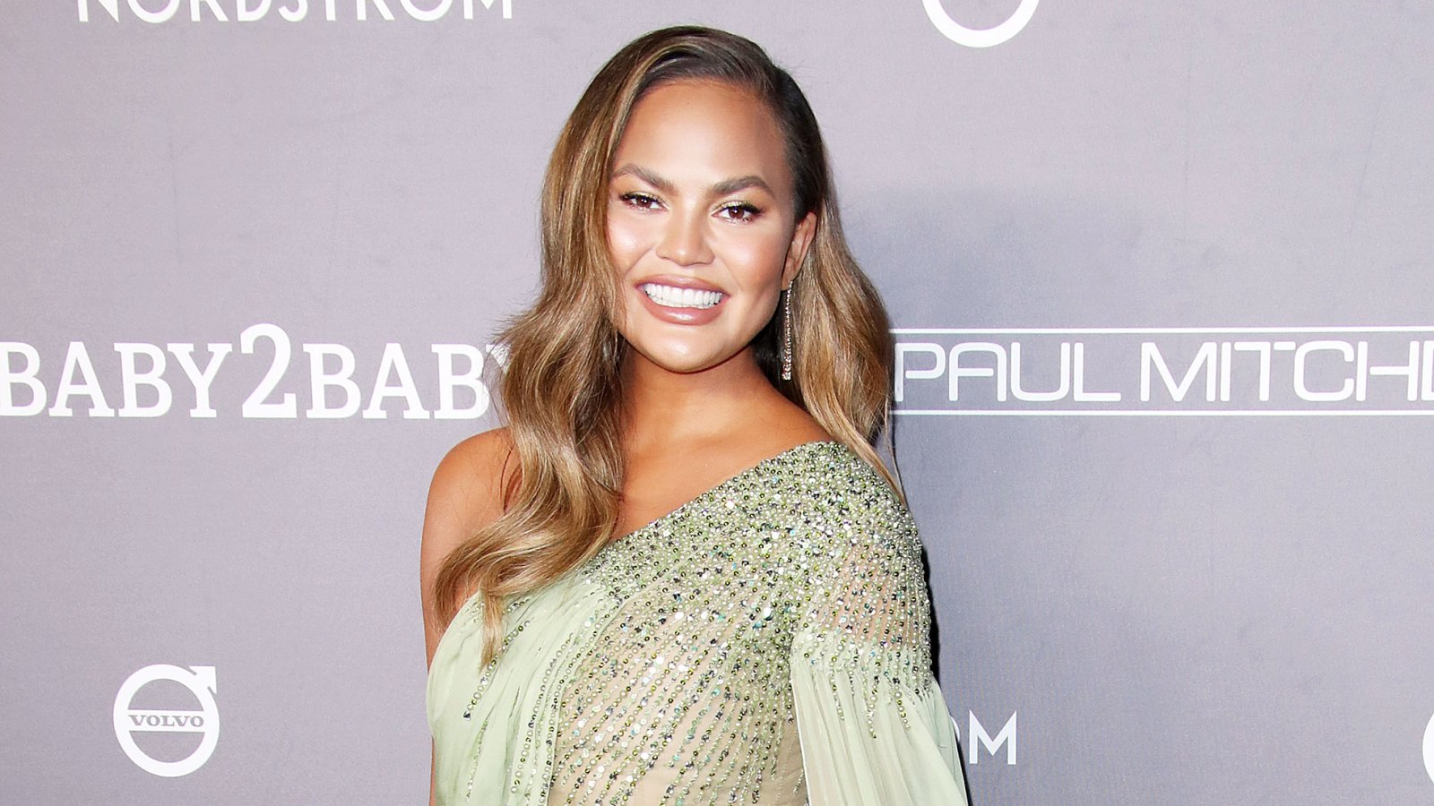 Chrissy Teigen Sends Cravings Care Packages to LA Restaurant Workers