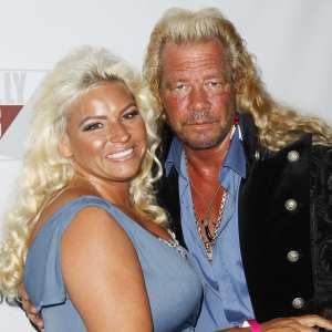 Dog the Bounty Hunter Holds Memorial for Beth Chapmans 1-Year Death Anniversary
