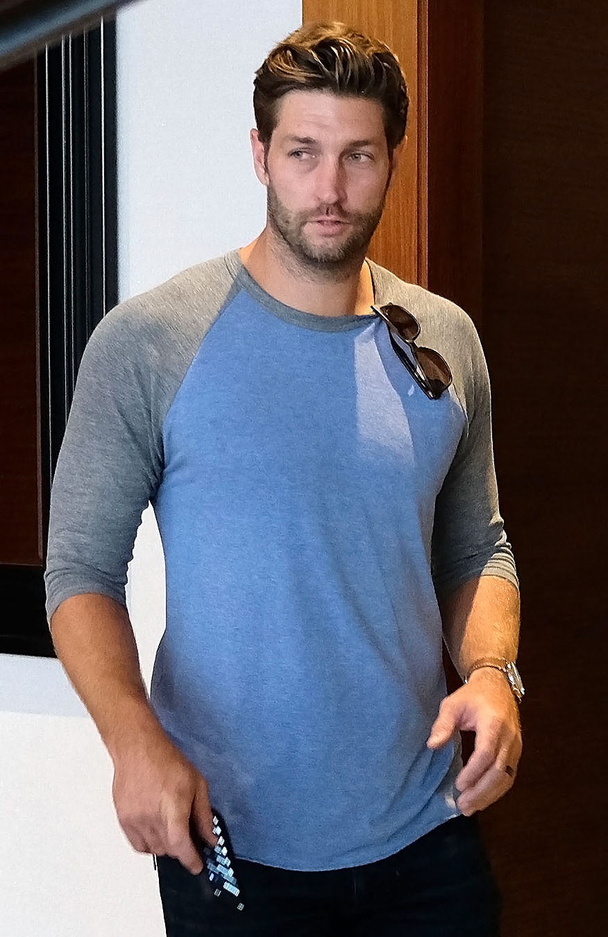 Jay Cutler Takes to Instagram to Investigate Chicken Serial Killer
