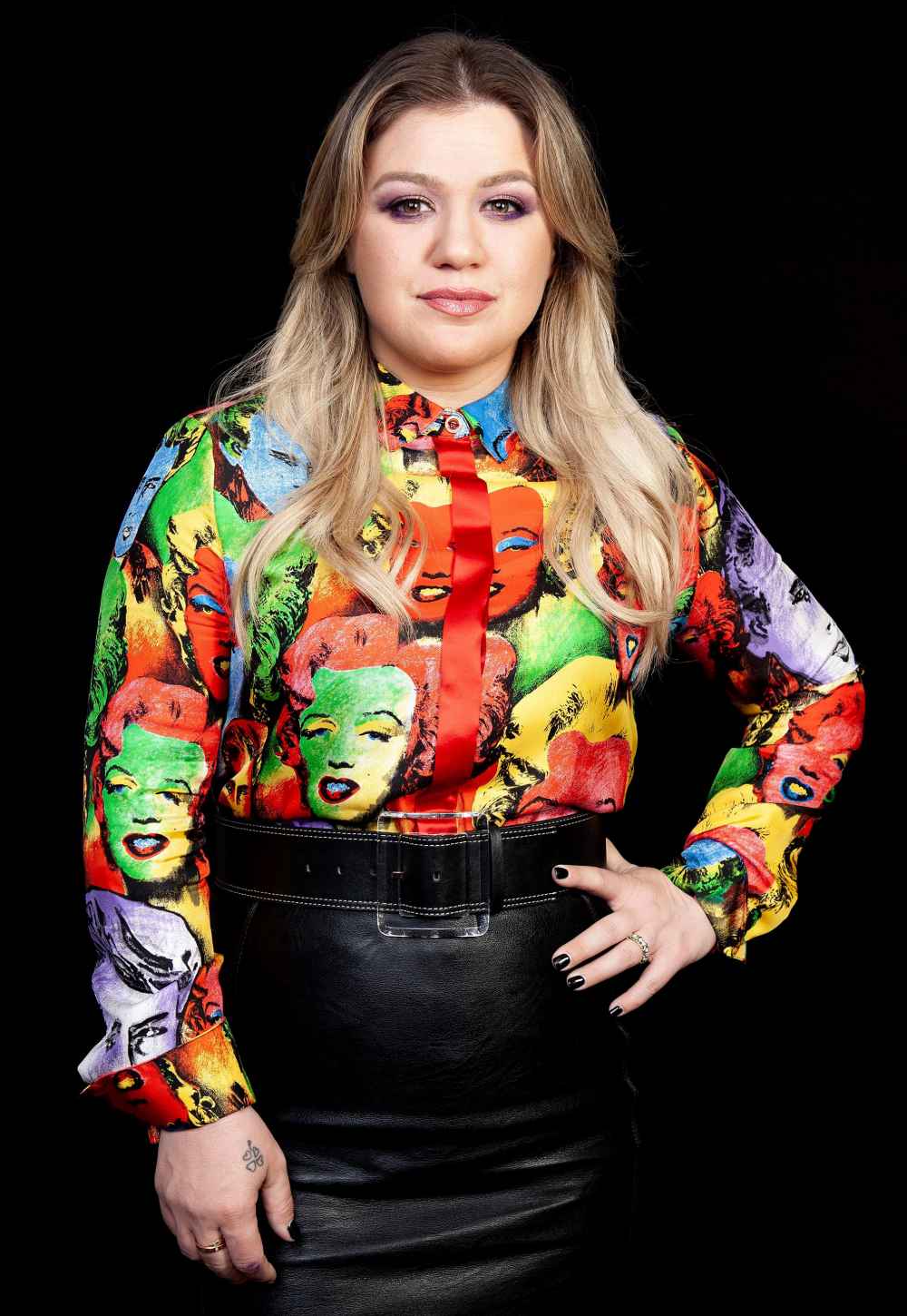Kelly Clarkson Calls Out Police Looters Taking Advantage Protests