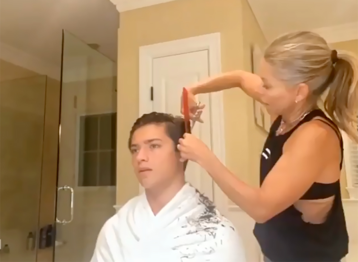 Proof That Kelly Ripa Is a Master Haircutter: Watch