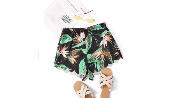 MakeMeChic Women's Casual Elastic Waist Scalloped Beach Shorts