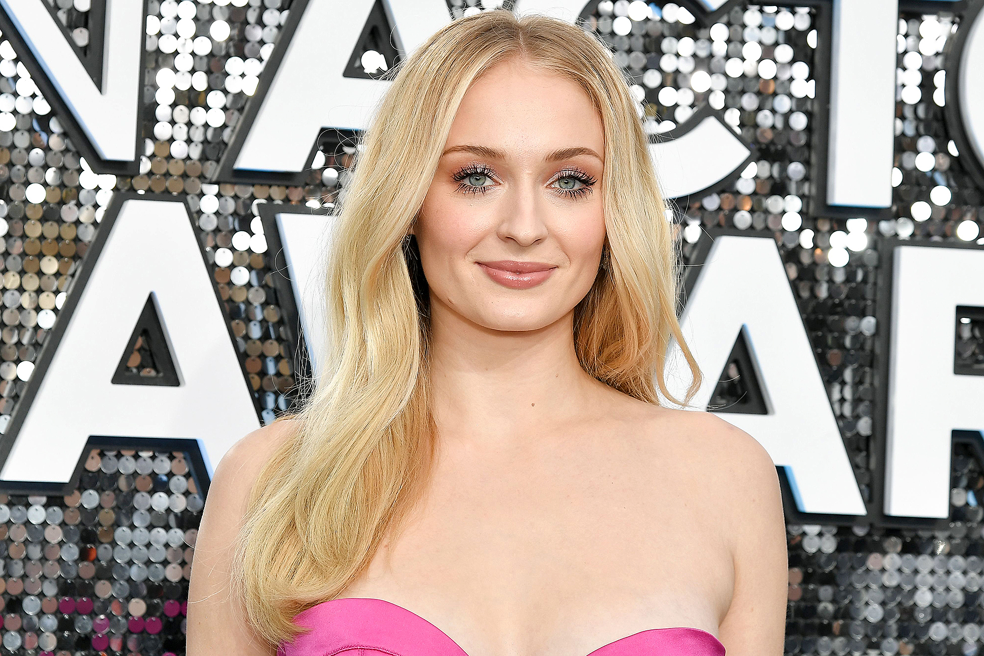 Pregnant Sophie Turner Wears Crop Top Shows Off Growing Bump LA
