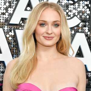 Pregnant Sophie Turner Wears Crop Top Shows Off Growing Bump LA