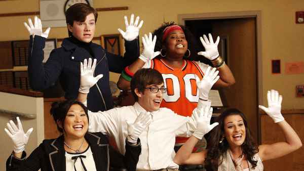 TikTok User Points Out That Glee Filled Auditorium With Creepy Dummies 2