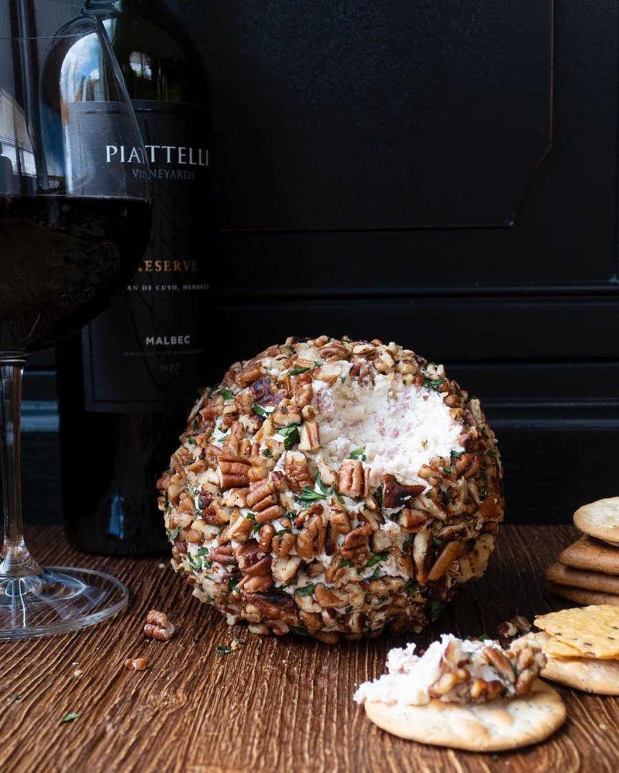 6 Ham Cheese Pecan ball Tiffani Thiessen recipe