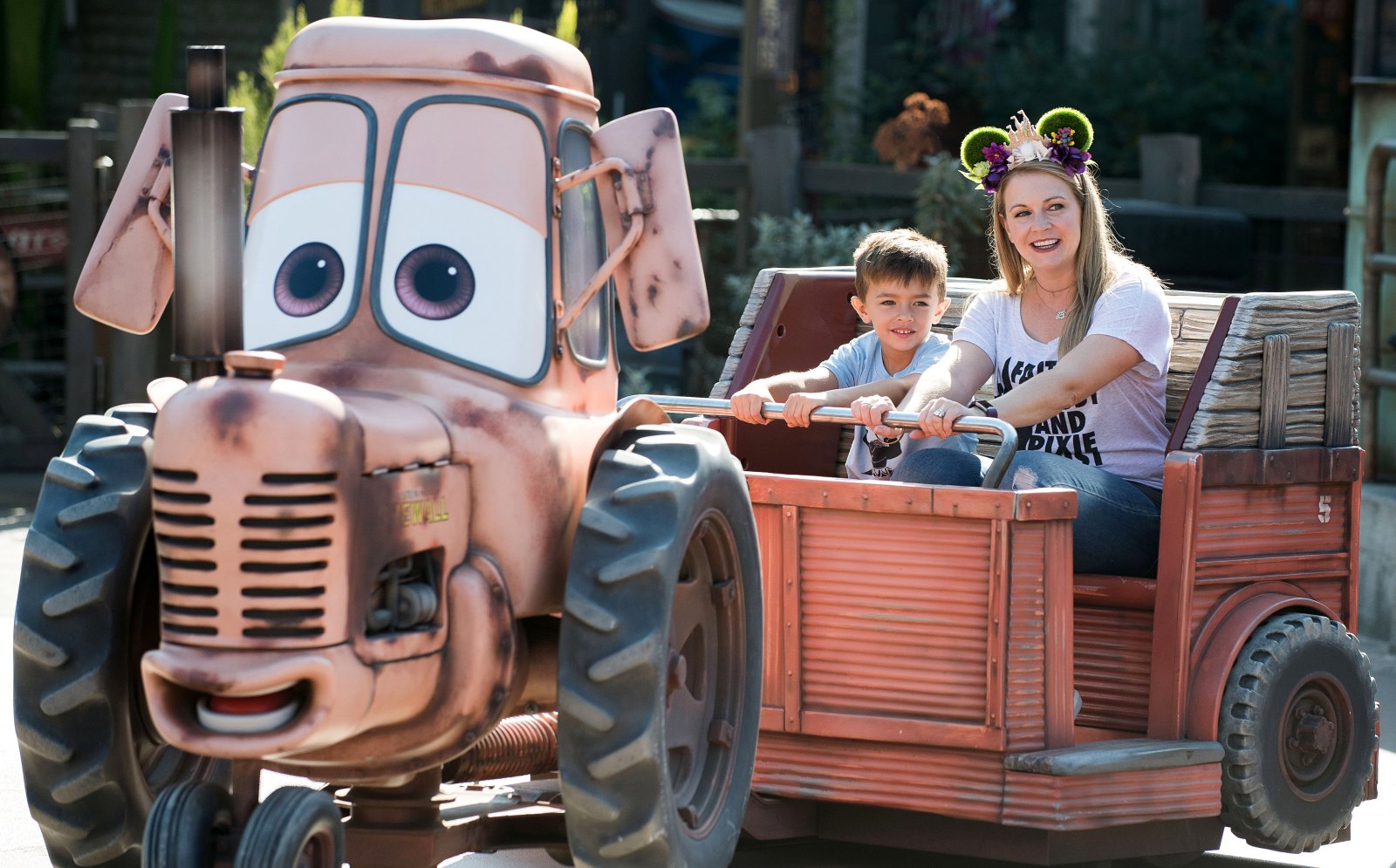 Melissa Joan Hart Celebs Visit Disney Theme Parks