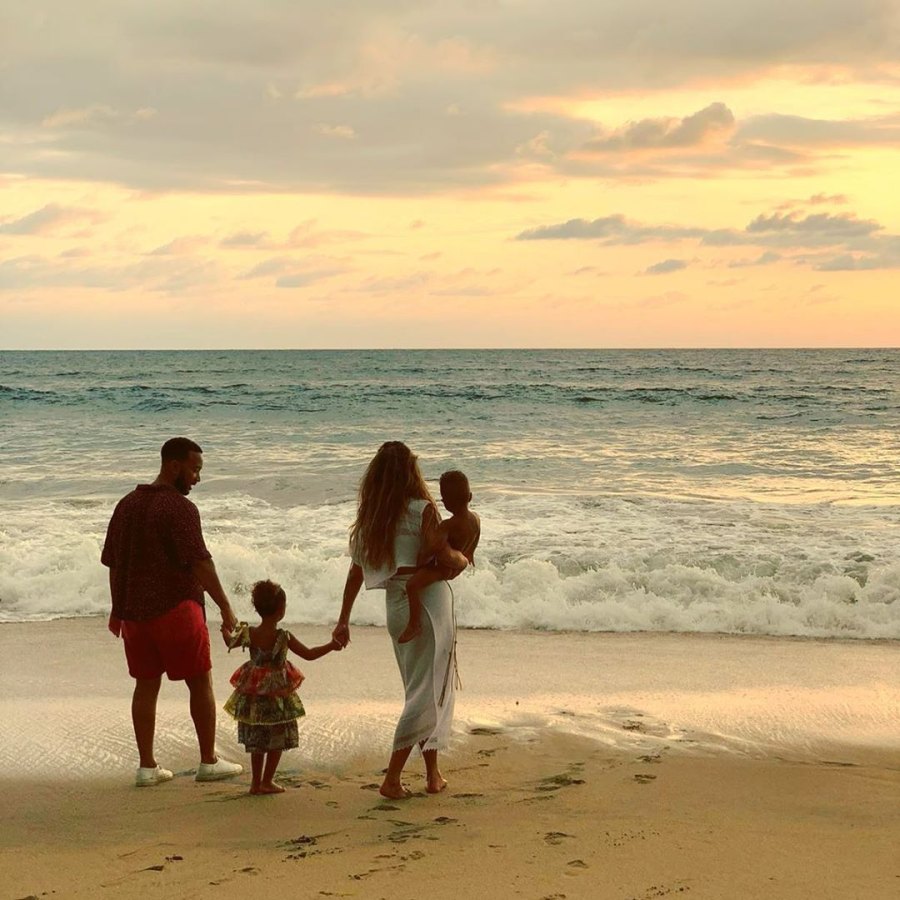 Chrissy Teigen beach with family