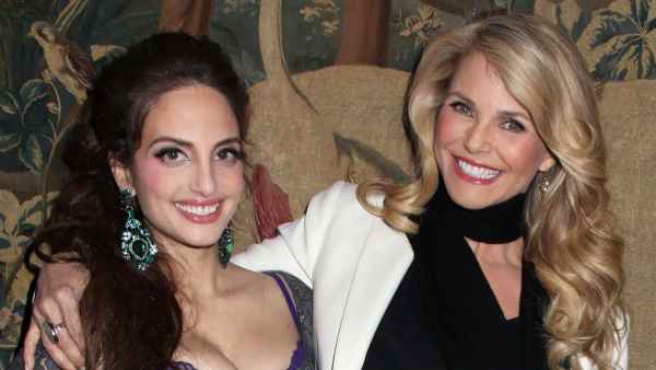 Christie Brinkley Gives Daughter Alexa a Dramatic At-Home Haircut