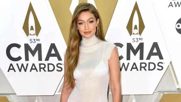 Gigi Hadid Conceal Pregnancy Baggy Clothes