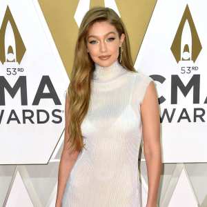Gigi Hadid Conceal Pregnancy Baggy Clothes
