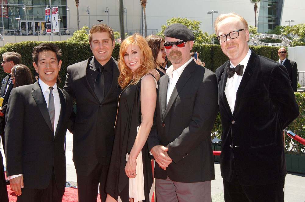 Grant Imahara Mythbusters Dead Cohosts Pay Tribute